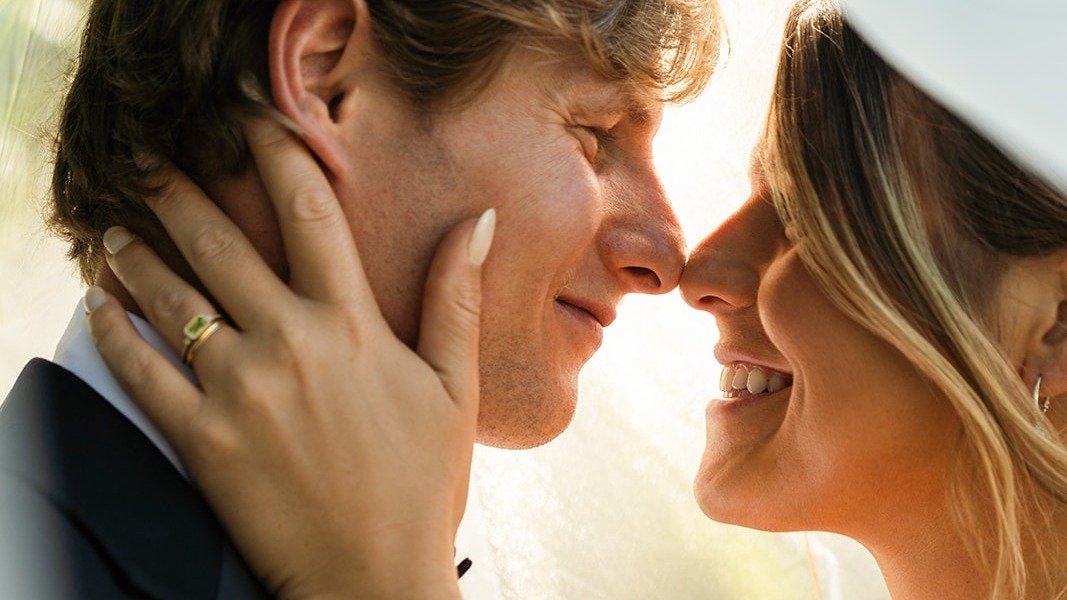 First Look vs. Aisle Reveal: How to Choose the Moment That Feels Right for You